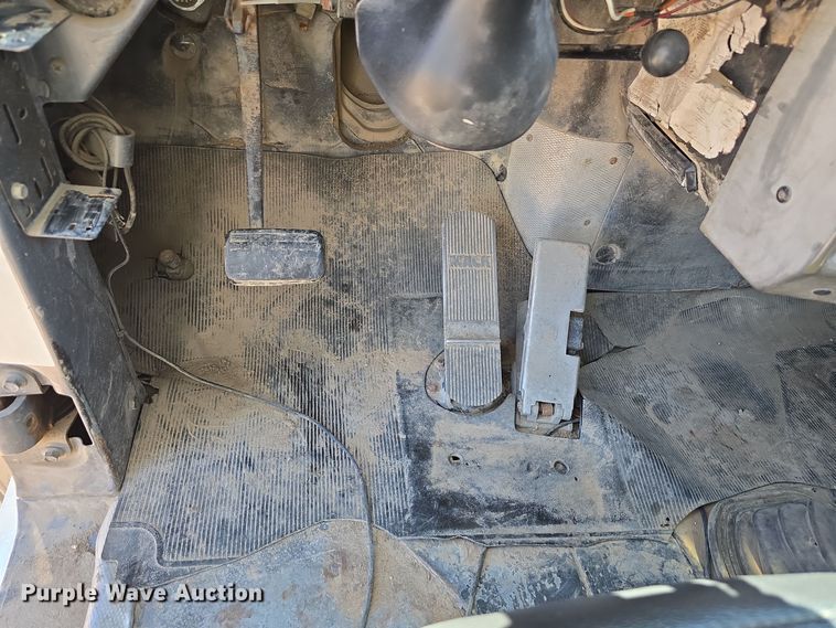 image for item DO5451 1999 Mack RD688S dump truck