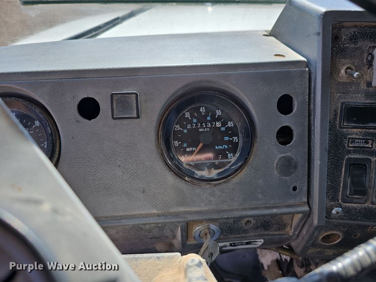 image for item DO5451 1999 Mack RD688S dump truck