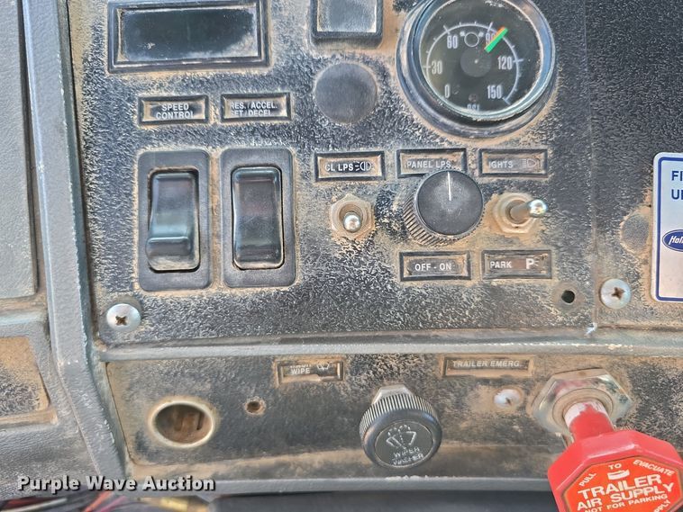 image for item DO5451 1999 Mack RD688S dump truck