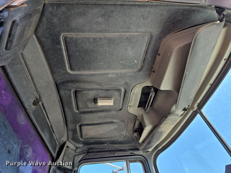 image for item DO5451 1999 Mack RD688S dump truck