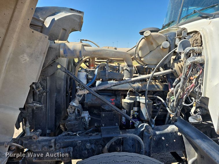 image for item DO5451 1999 Mack RD688S dump truck