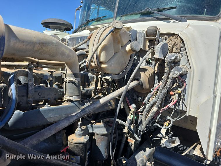 image for item DO5451 1999 Mack RD688S dump truck