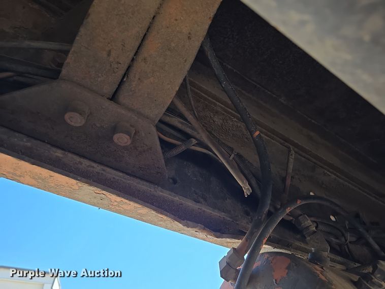 image for item DO5451 1999 Mack RD688S dump truck