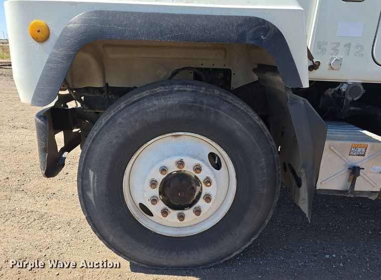 image for item DO5451 1999 Mack RD688S dump truck