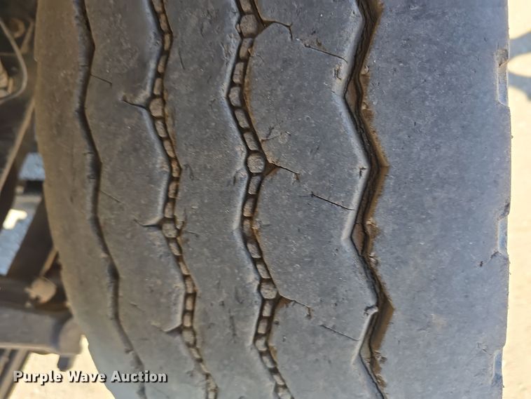 image for item DO5451 1999 Mack RD688S dump truck