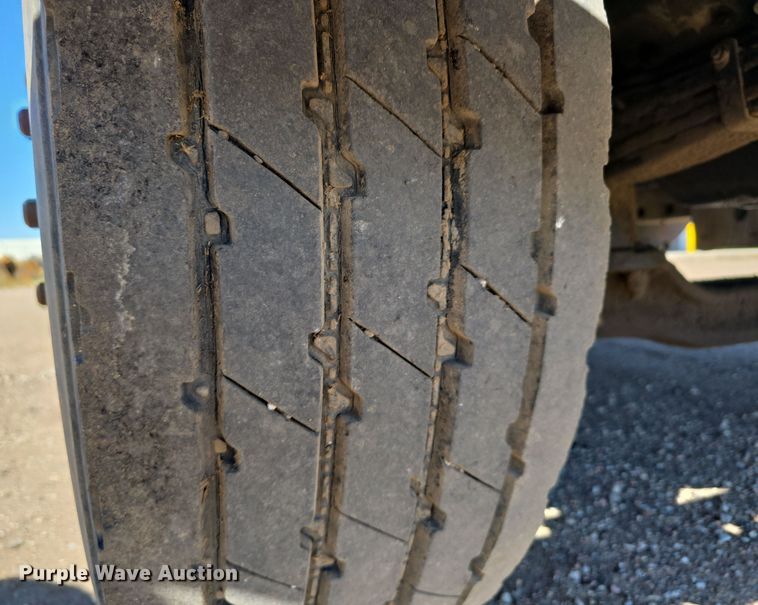 image for item DO5451 1999 Mack RD688S dump truck