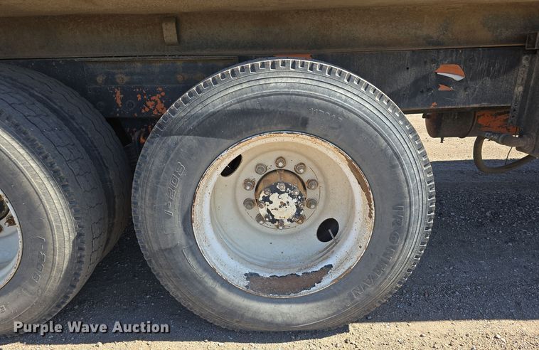 image for item DO5451 1999 Mack RD688S dump truck