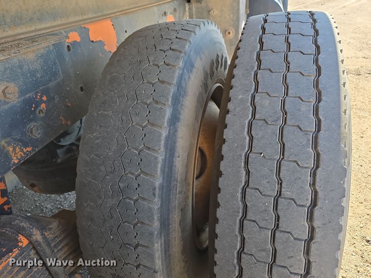 image for item DO5451 1999 Mack RD688S dump truck