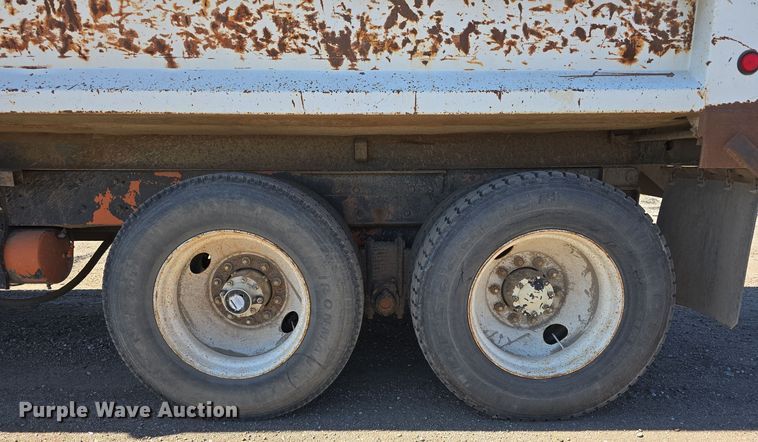 image for item DO5451 1999 Mack RD688S dump truck