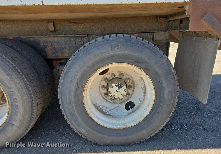 image for item DO5451 1999 Mack RD688S dump truck