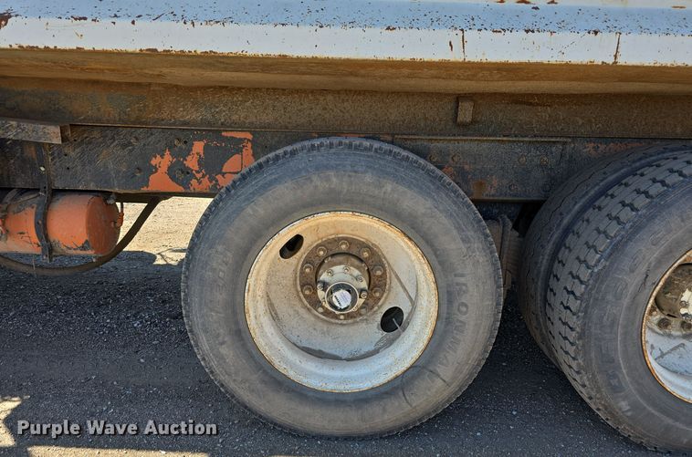 image for item DO5451 1999 Mack RD688S dump truck