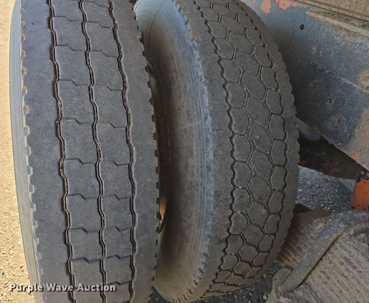 image for item DO5451 1999 Mack RD688S dump truck