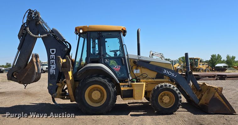 image for item DO5461 2007 John Deere 310SJ backhoe