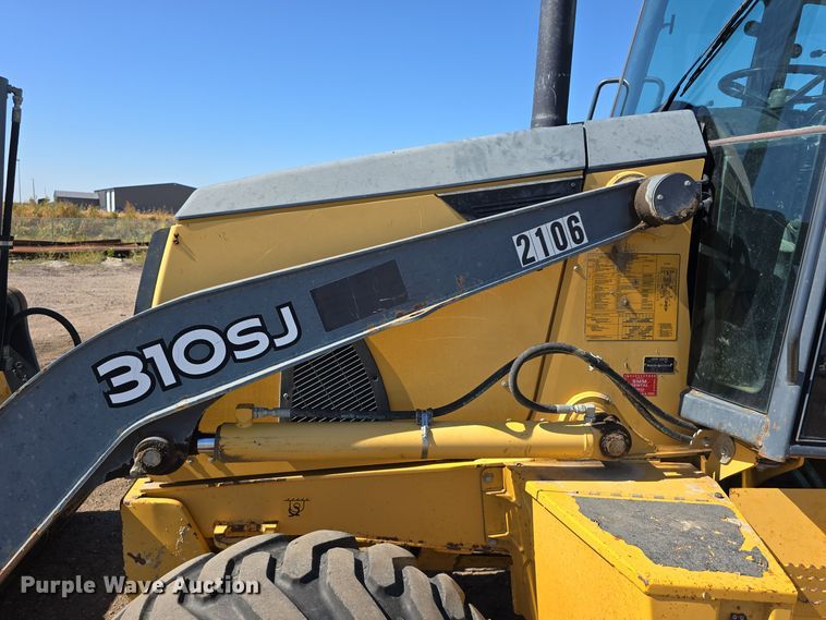 image for item DO5461 2007 John Deere 310SJ backhoe
