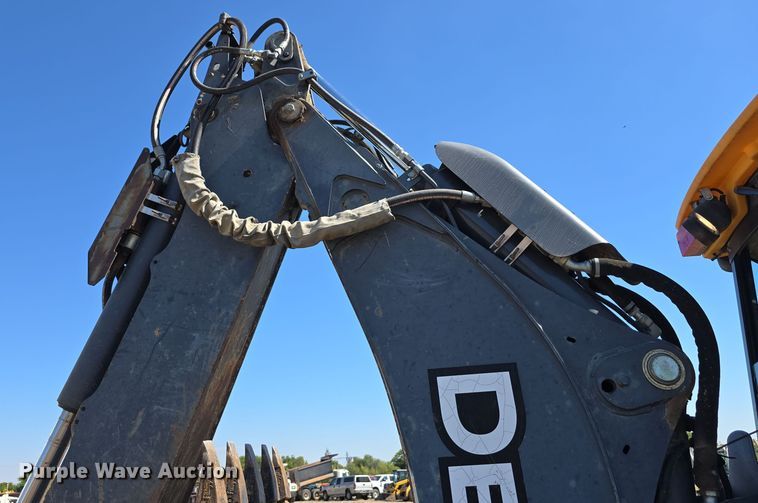 image for item DO5461 2007 John Deere 310SJ backhoe