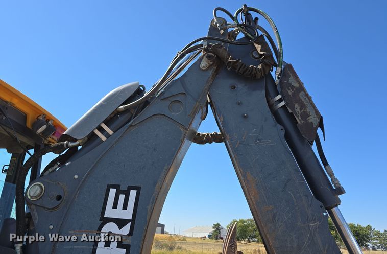 image for item DO5461 2007 John Deere 310SJ backhoe