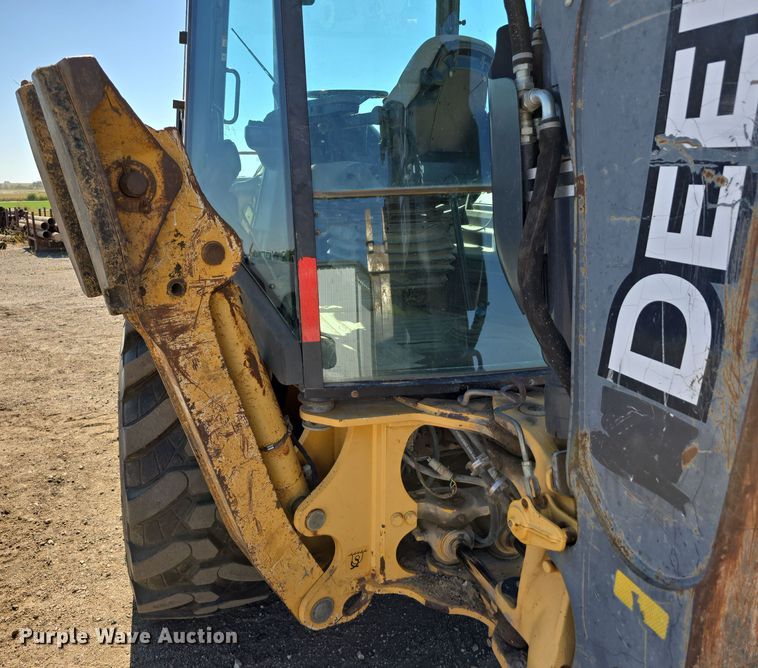 image for item DO5461 2007 John Deere 310SJ backhoe