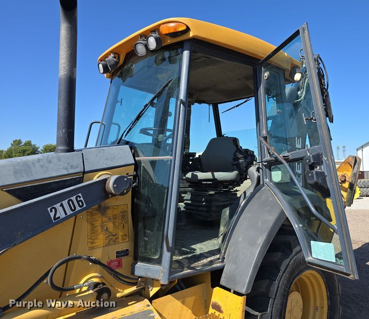 image for item DO5461 2007 John Deere 310SJ backhoe