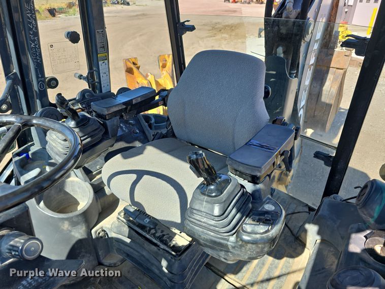 image for item DO5461 2007 John Deere 310SJ backhoe