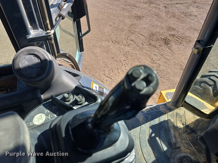 image for item DO5461 2007 John Deere 310SJ backhoe