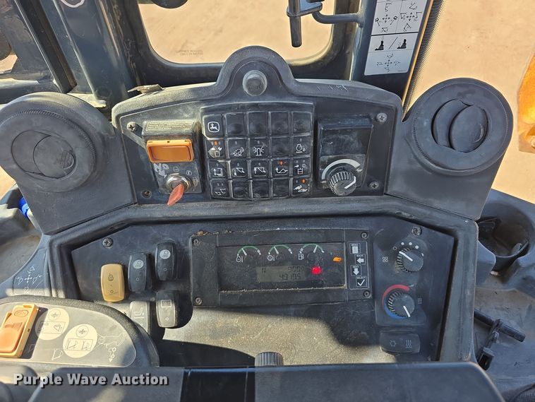 image for item DO5461 2007 John Deere 310SJ backhoe