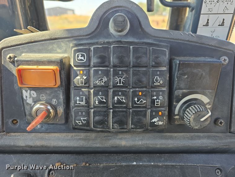 image for item DO5461 2007 John Deere 310SJ backhoe