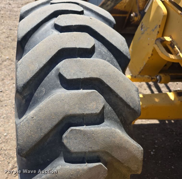 image for item DO5461 2007 John Deere 310SJ backhoe