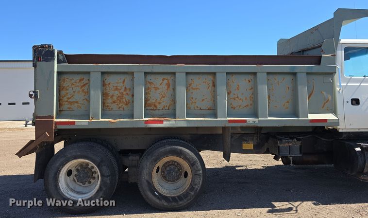 image for item DO5462 1994 Ford L8000 dump truck