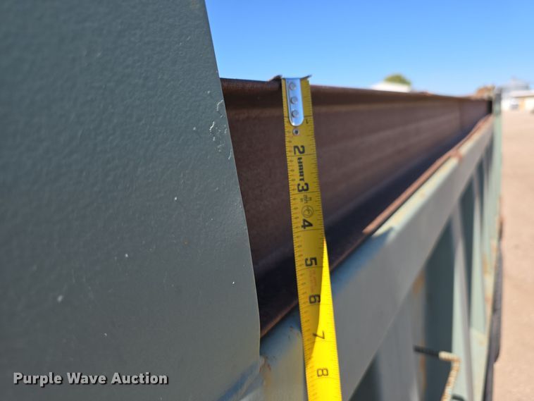 image for item DO5462 1994 Ford L8000 dump truck