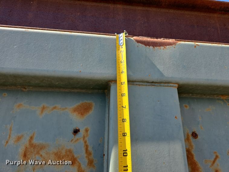 image for item DO5462 1994 Ford L8000 dump truck