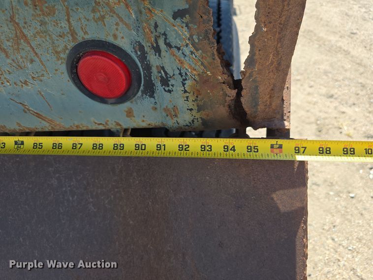 image for item DO5462 1994 Ford L8000 dump truck