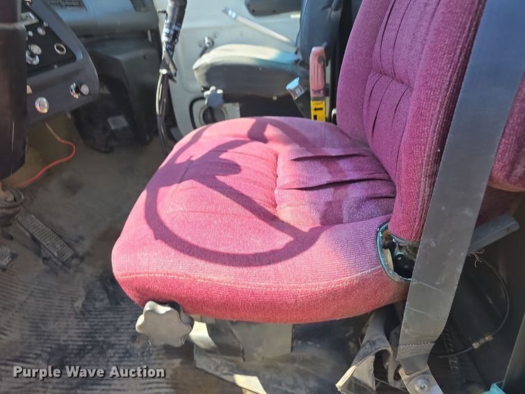 image for item DO5462 1994 Ford L8000 dump truck