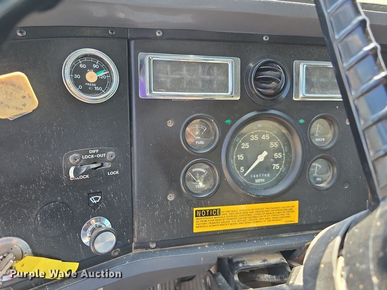 image for item DO5462 1994 Ford L8000 dump truck