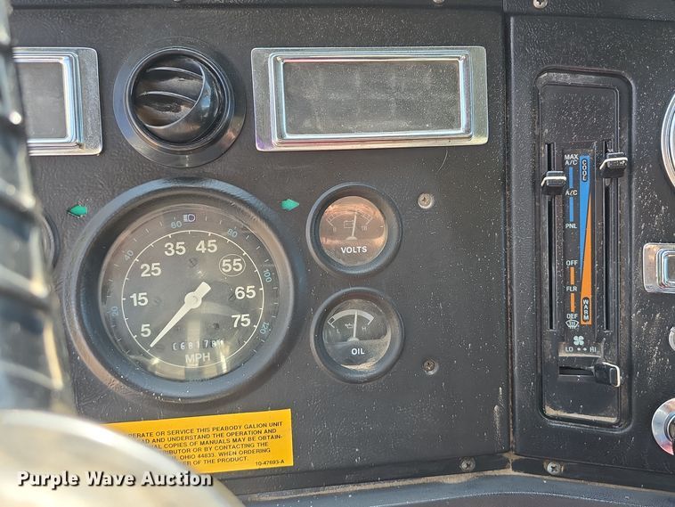 image for item DO5462 1994 Ford L8000 dump truck