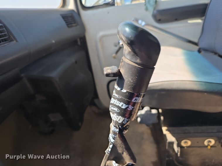 image for item DO5462 1994 Ford L8000 dump truck