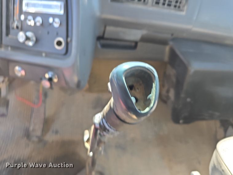 image for item DO5462 1994 Ford L8000 dump truck