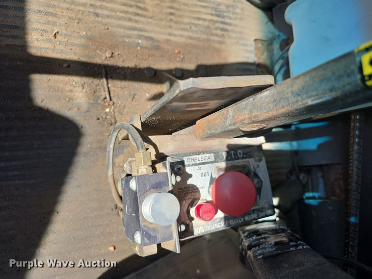 image for item DO5462 1994 Ford L8000 dump truck