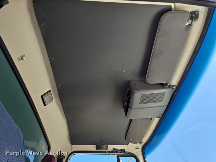 image for item DO5462 1994 Ford L8000 dump truck