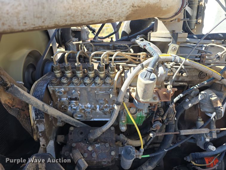 image for item DO5462 1994 Ford L8000 dump truck