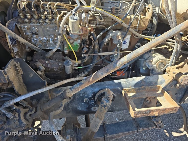 image for item DO5462 1994 Ford L8000 dump truck