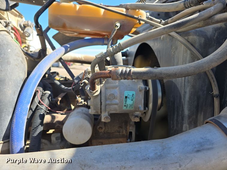 image for item DO5462 1994 Ford L8000 dump truck