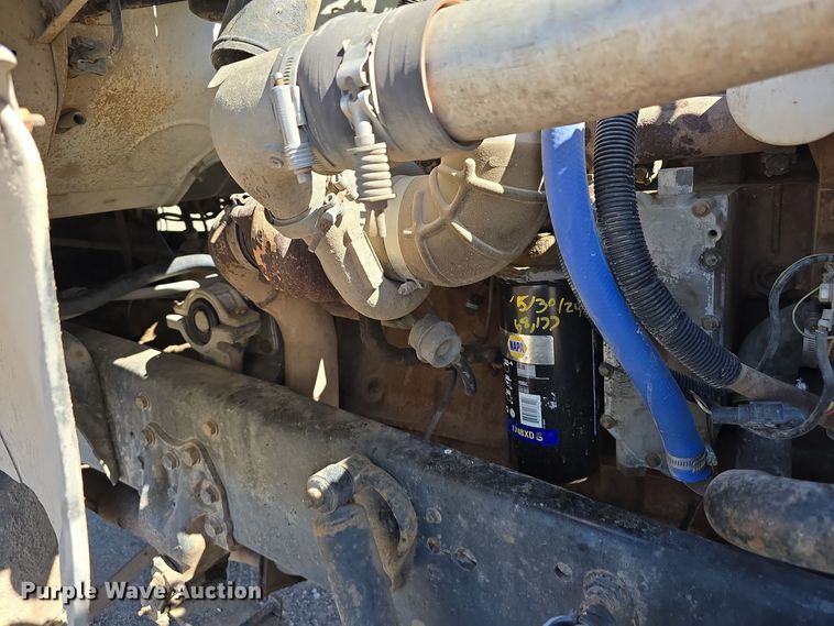 image for item DO5462 1994 Ford L8000 dump truck