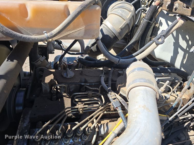 image for item DO5462 1994 Ford L8000 dump truck