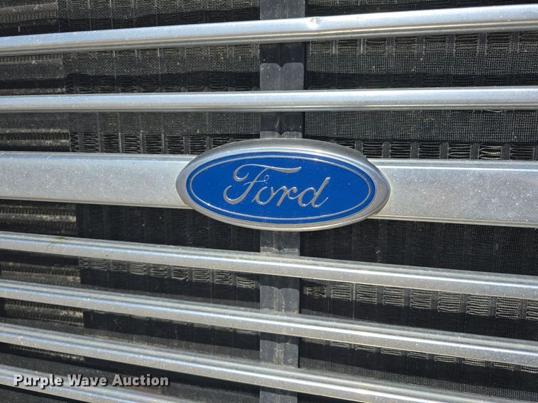 image for item DO5462 1994 Ford L8000 dump truck