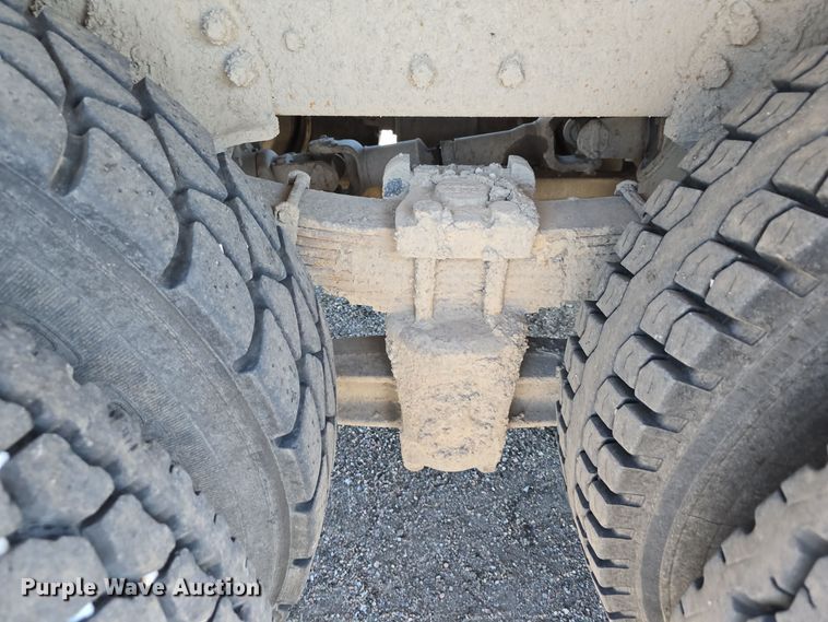 image for item DO5462 1994 Ford L8000 dump truck
