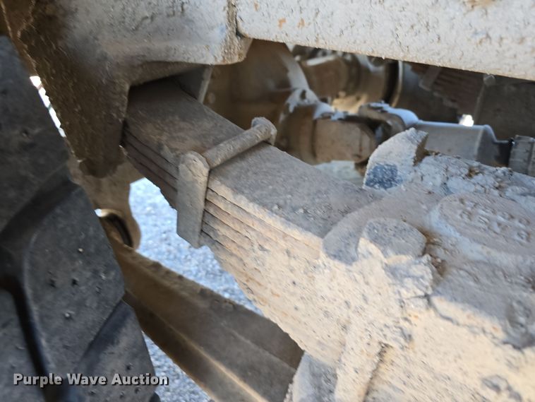 image for item DO5462 1994 Ford L8000 dump truck