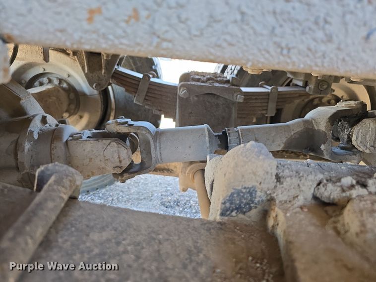 image for item DO5462 1994 Ford L8000 dump truck