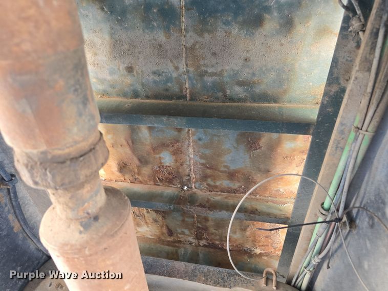 image for item DO5462 1994 Ford L8000 dump truck