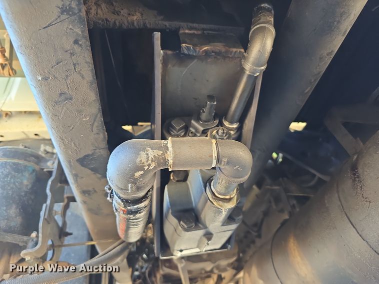 image for item DO5462 1994 Ford L8000 dump truck