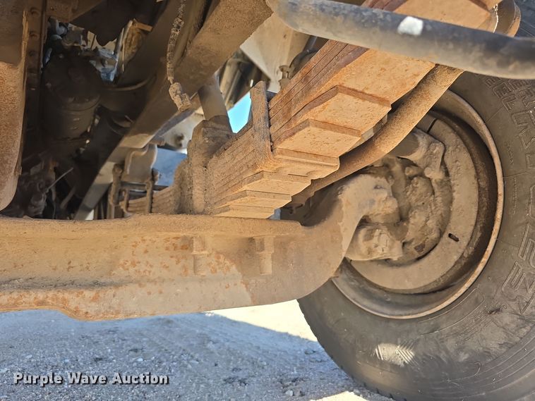 image for item DO5462 1994 Ford L8000 dump truck